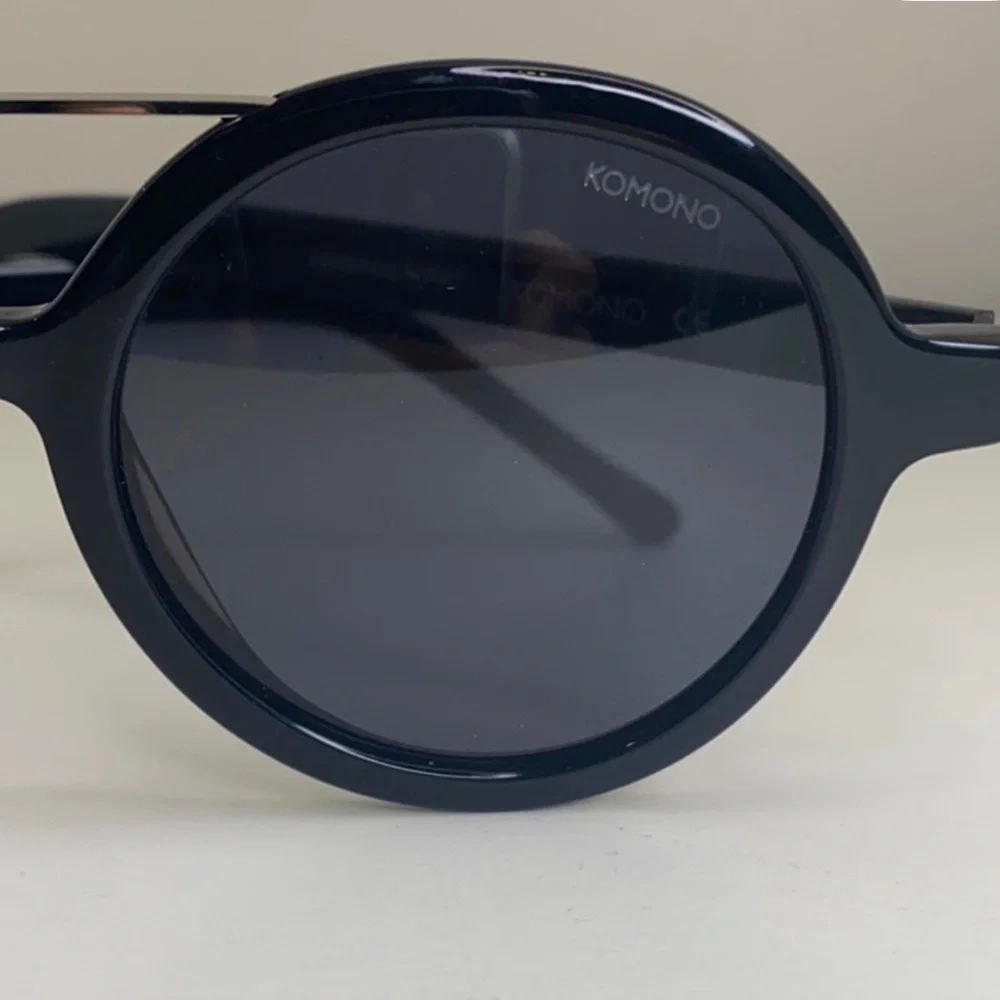 Komono Sunglasses NEW The Vivien Black Round w silver